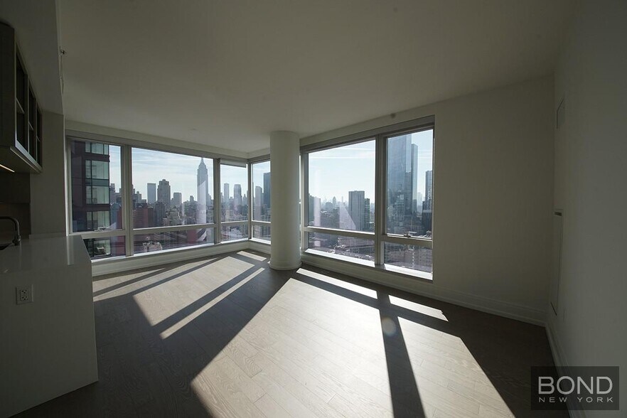 Building Photo - 555 Tenth Avenue