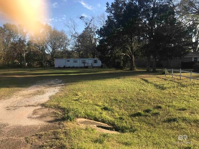 Building Photo - 20370 US-90