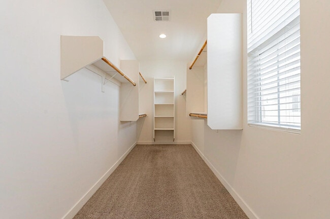 Building Photo - 5538 S Dillon