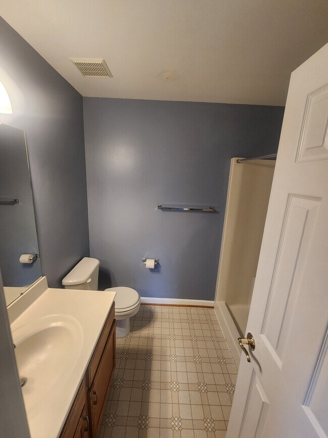 Building Photo - 2026 Windsong Dr