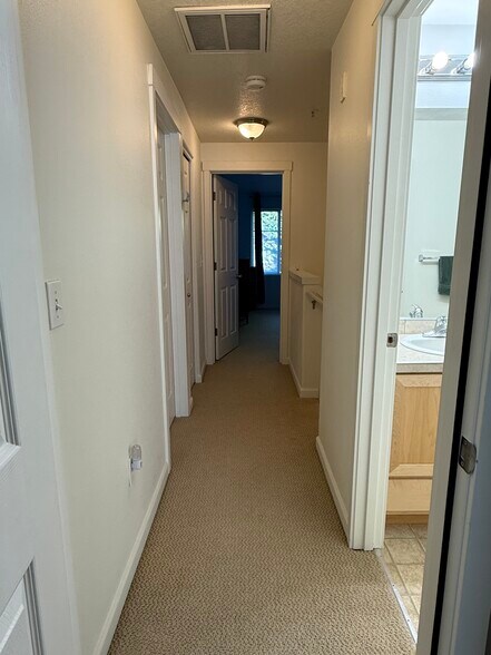 Building Photo - 10743 SW Canterbury Ln