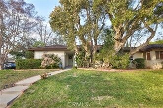 Building Photo - 2895 Woodlawn Ave