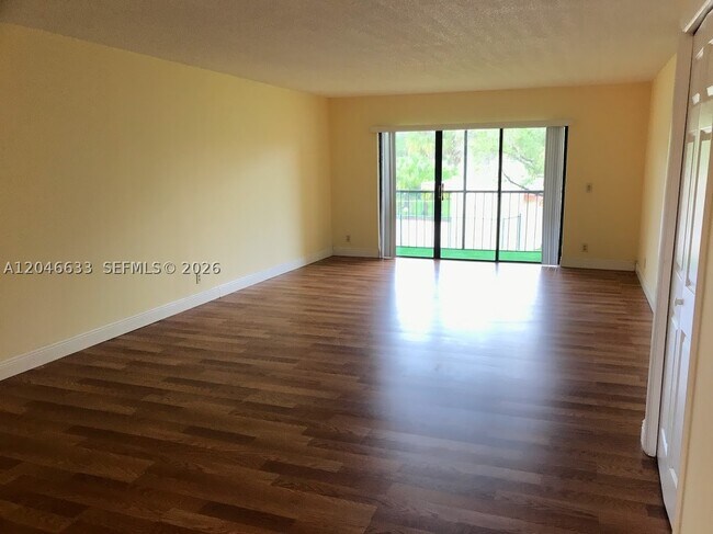 Building Photo - 369 Lakeview Dr