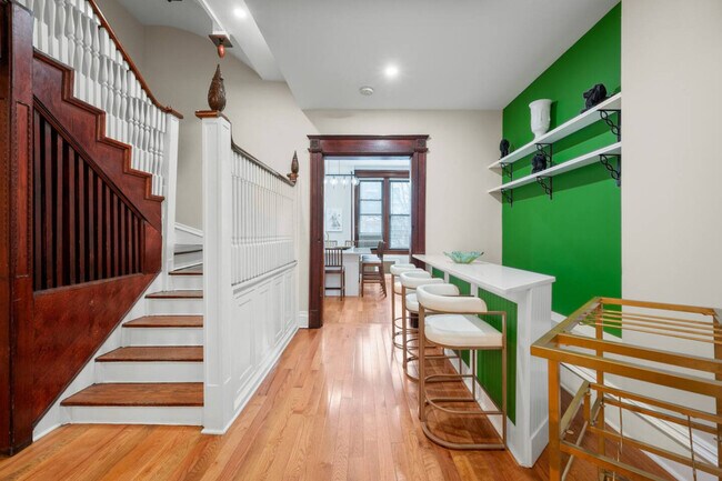 Building Photo - 215 W 138th St