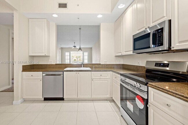 Building Photo - 17 Harbour Isle Dr W
