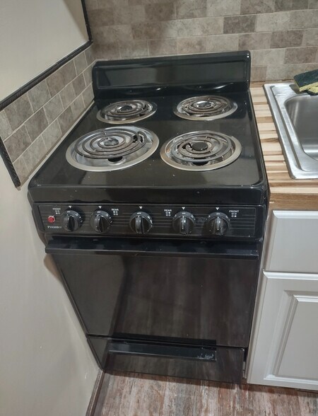 Building Photo - Room in House on New Crossing Trail E