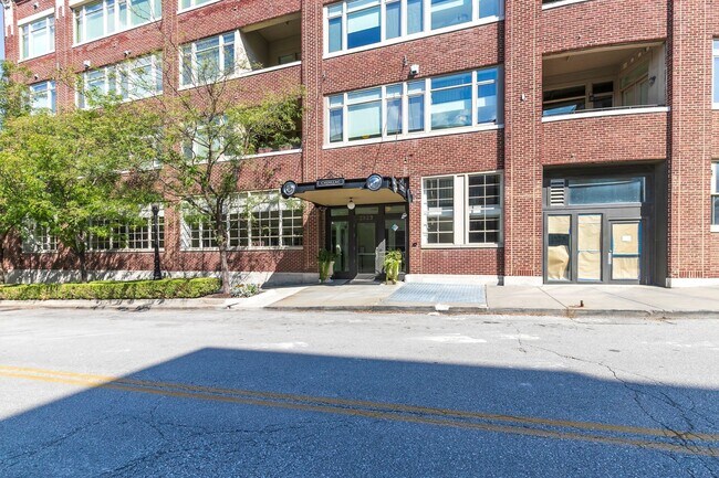 Building Photo - 2929 McGee Trafficway