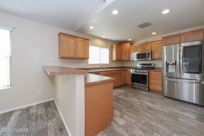 Building Photo - 10457 E Oakbrook St