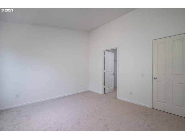 Building Photo - Great Townhouse near Tanasborne