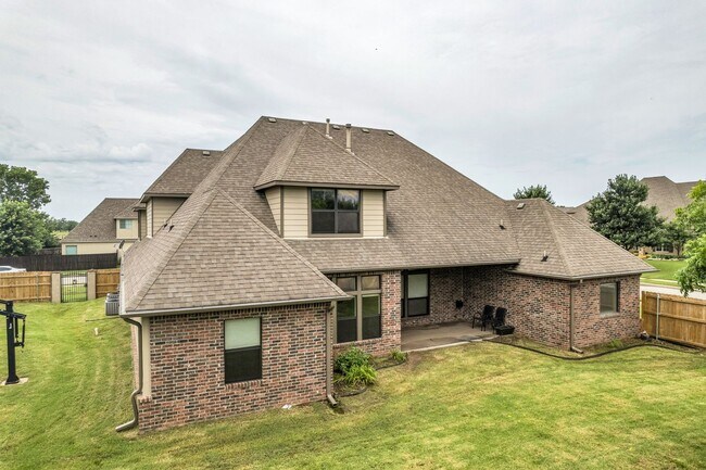 Building Photo - Executive home on double lot in beautiful Enclave at Harvard Ponds.