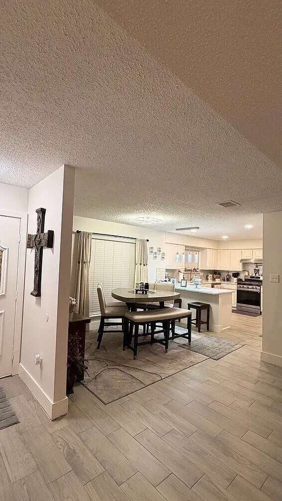 Building Photo - 3211 S Peach Hollow Cir