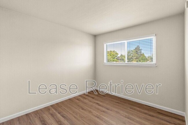 Building Photo - 850 Sequoia Blvd