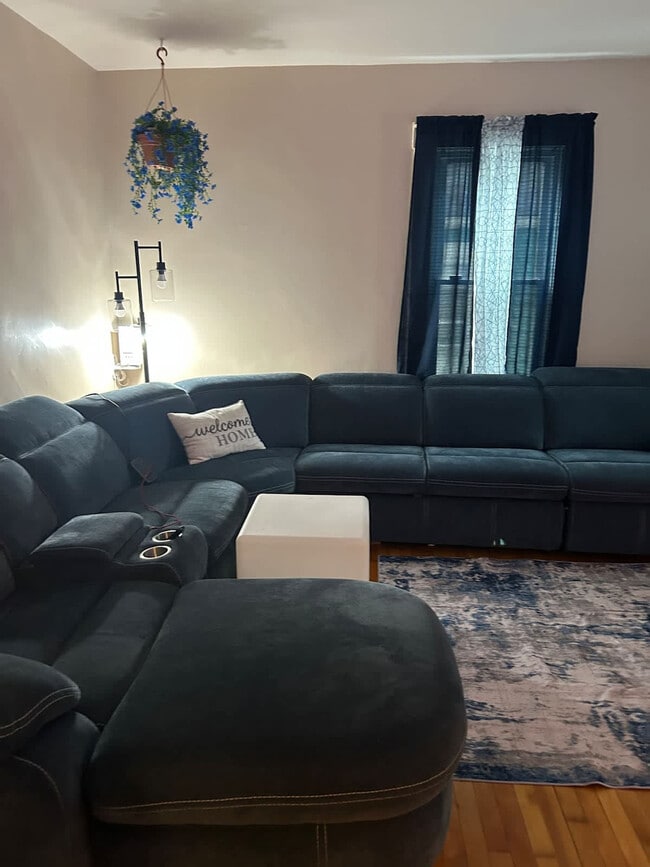 Primary Photo - 160 Stafford Ave