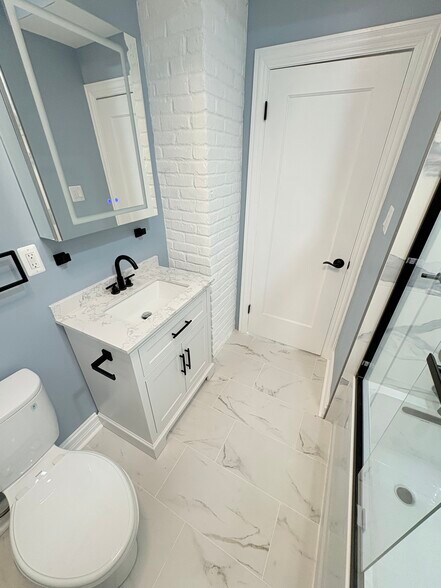 Building Photo - 2026 W McLean Ave