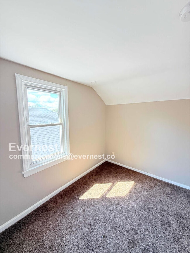 Building Photo - 3 Bed/1 Bath Home / Pet-Friendly / Available Now!