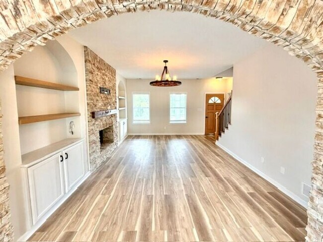 Building Photo - Beautiful custom home in the Lake Cormorant/Hernado area, now available!