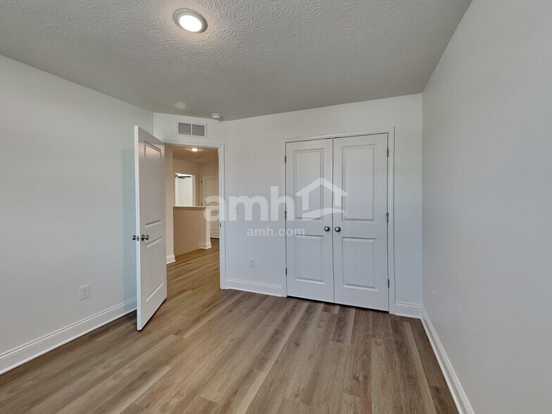 Building Photo - 1112 Heritage Blvd