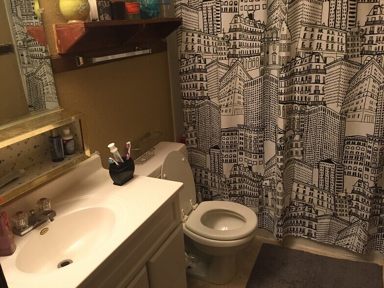 full bath up - 342 Spartan Ave