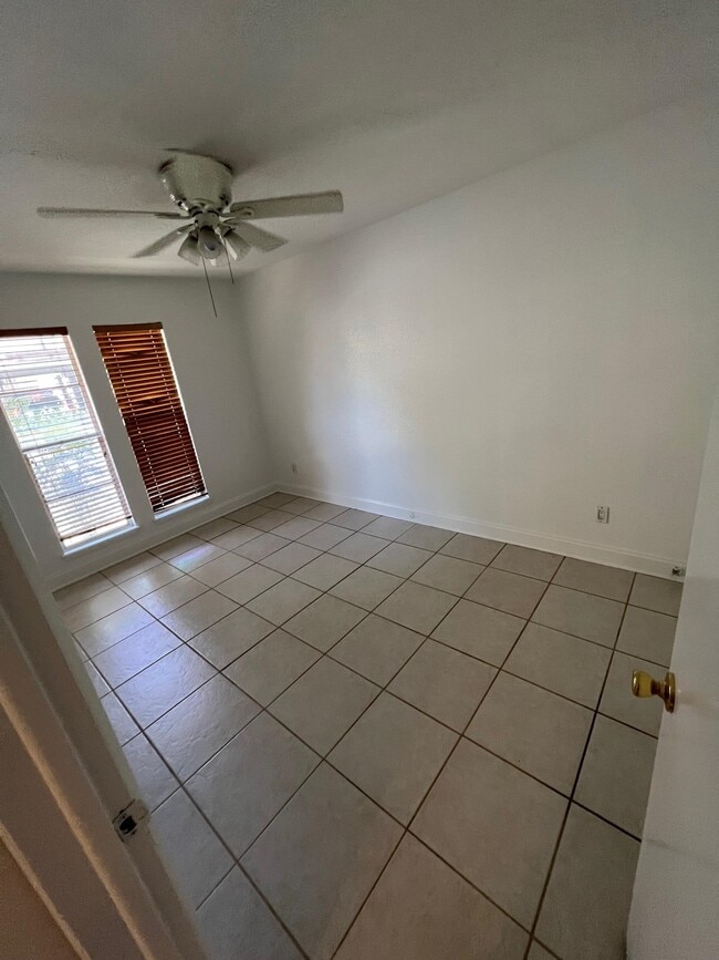 Building Photo - 420 Westwood Dr