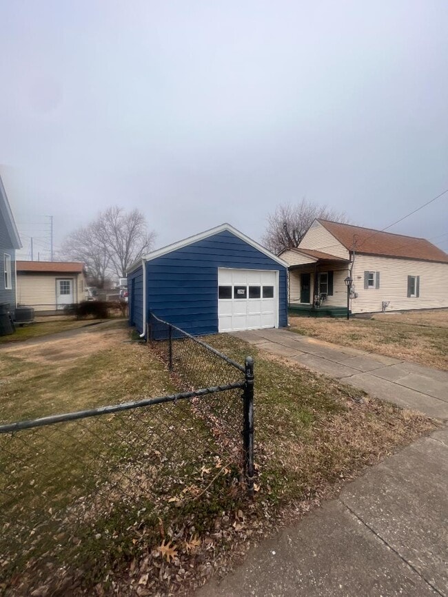 Building Photo - 412 N Evans Ave