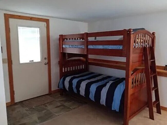 Building Photo - Furnished MID-TERM ~ Unique Ocean Front House