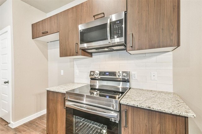 Building Photo - Modern 3-Bedroom Duplex with Granite Counters, Private Yard, and Prime Location