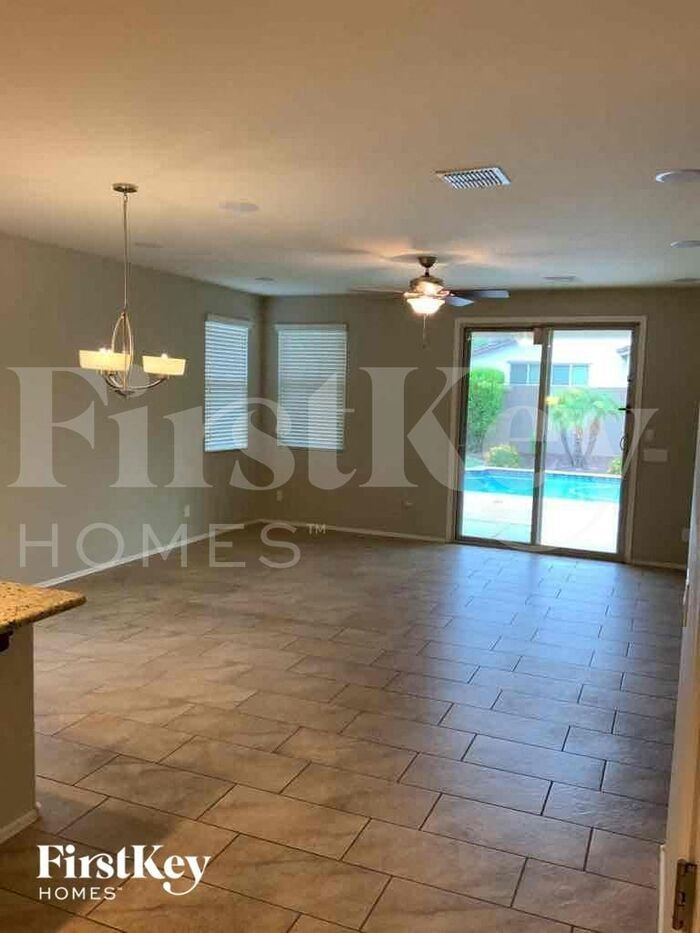 Building Photo - 7103 S 19th Ln