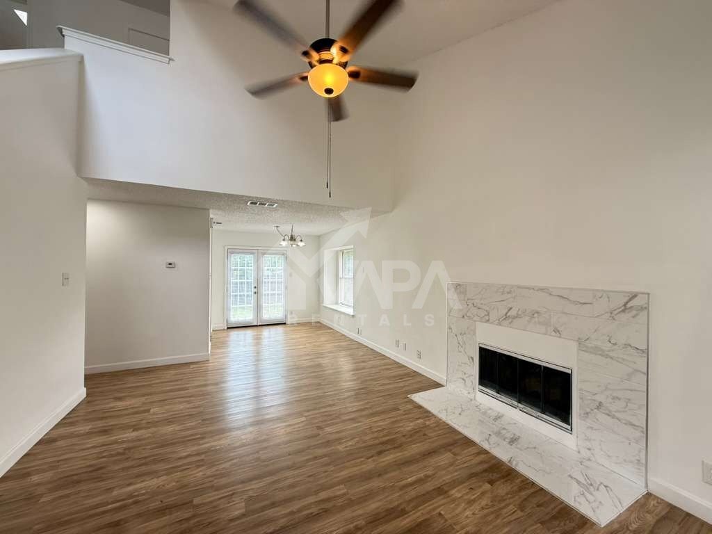 Building Photo - 3230 Bear Springs Dr