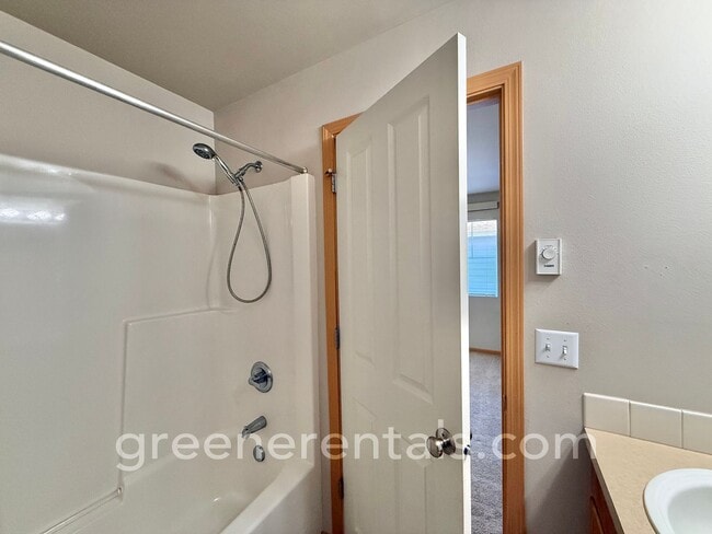 Building Photo - 2BR 2.5BA Condo in Horizon Point Neighborhood