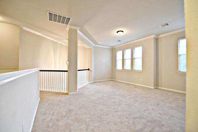 Building Photo - 15520 Interlachen Dr