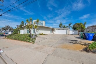 Building Photo - CHARMING 3-BED 2-BATH NEAR THE BAY WITH SPECTACULAR CANYON VIEW