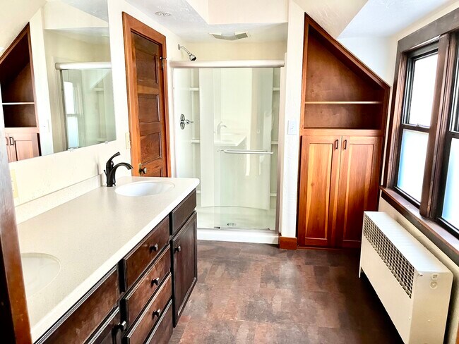 Building Photo - 219 Main St