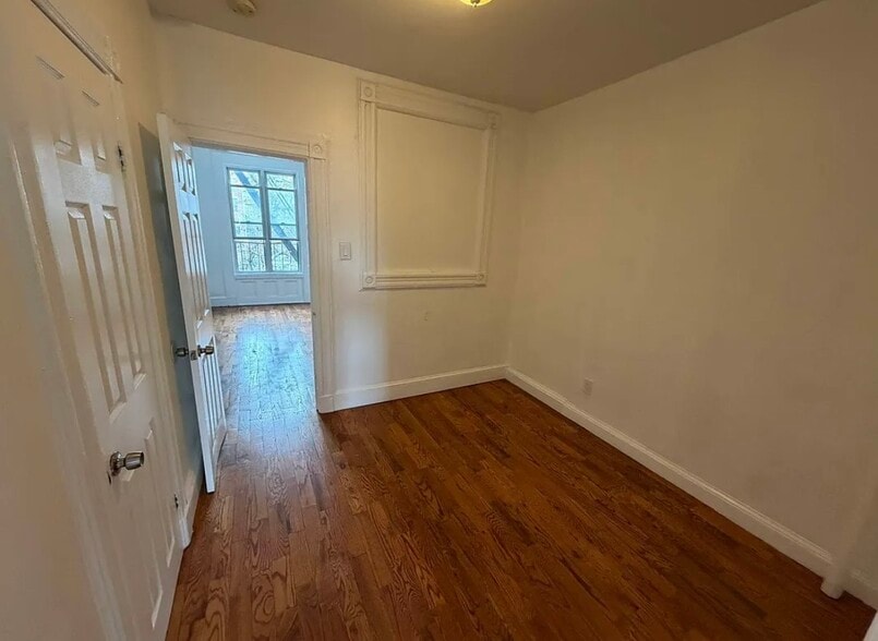 Building Photo - 981 Hancock St