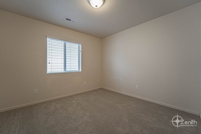 Building Photo - 1400 NE 85th Way