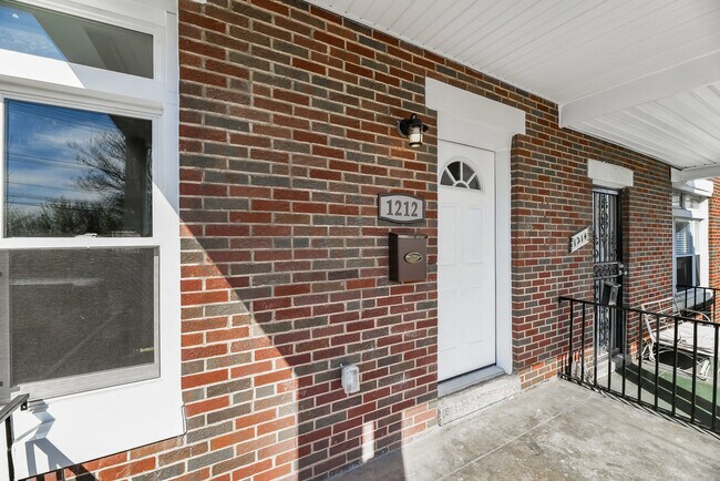Building Photo - 3 Bedroom Rowhome- Baltimore City