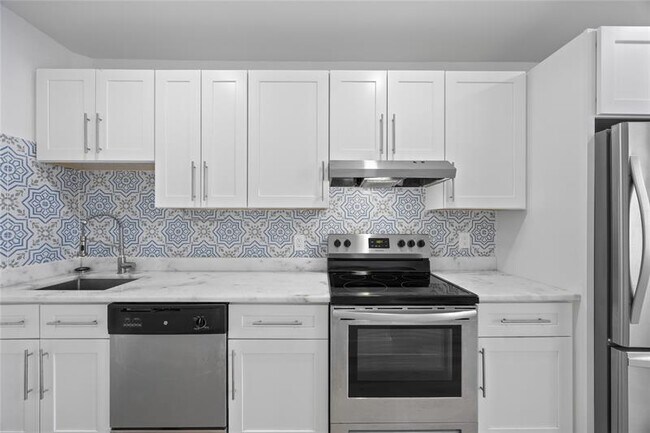 Building Photo - 412 SE 16th St