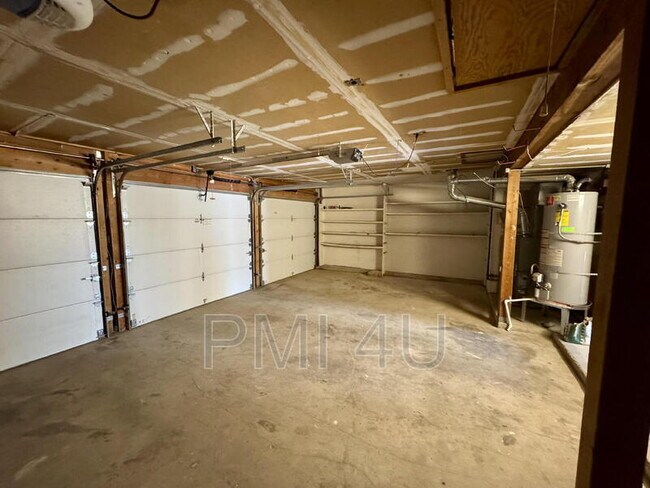 Building Photo - 10412 La Paz Dr