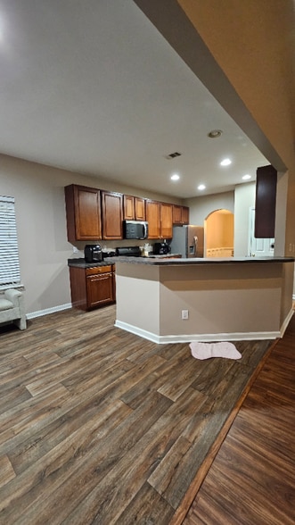 Building Photo - 518 Winter View Way