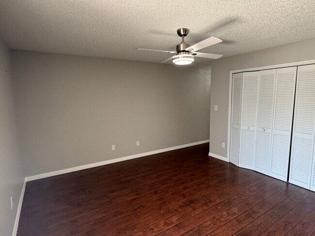 Building Photo - Freshly Updated Home for Lease – Move-In R...