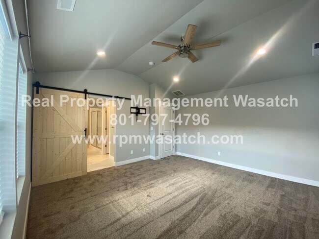 Building Photo - Rent This Beautiful 3 Bedroom 2.5 Bathroom...