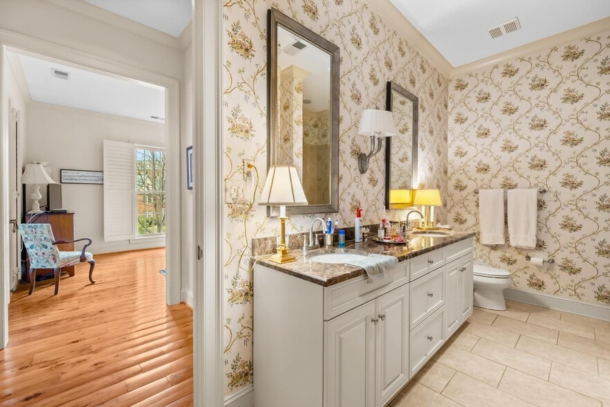 Building Photo - 459 Fenton Pl