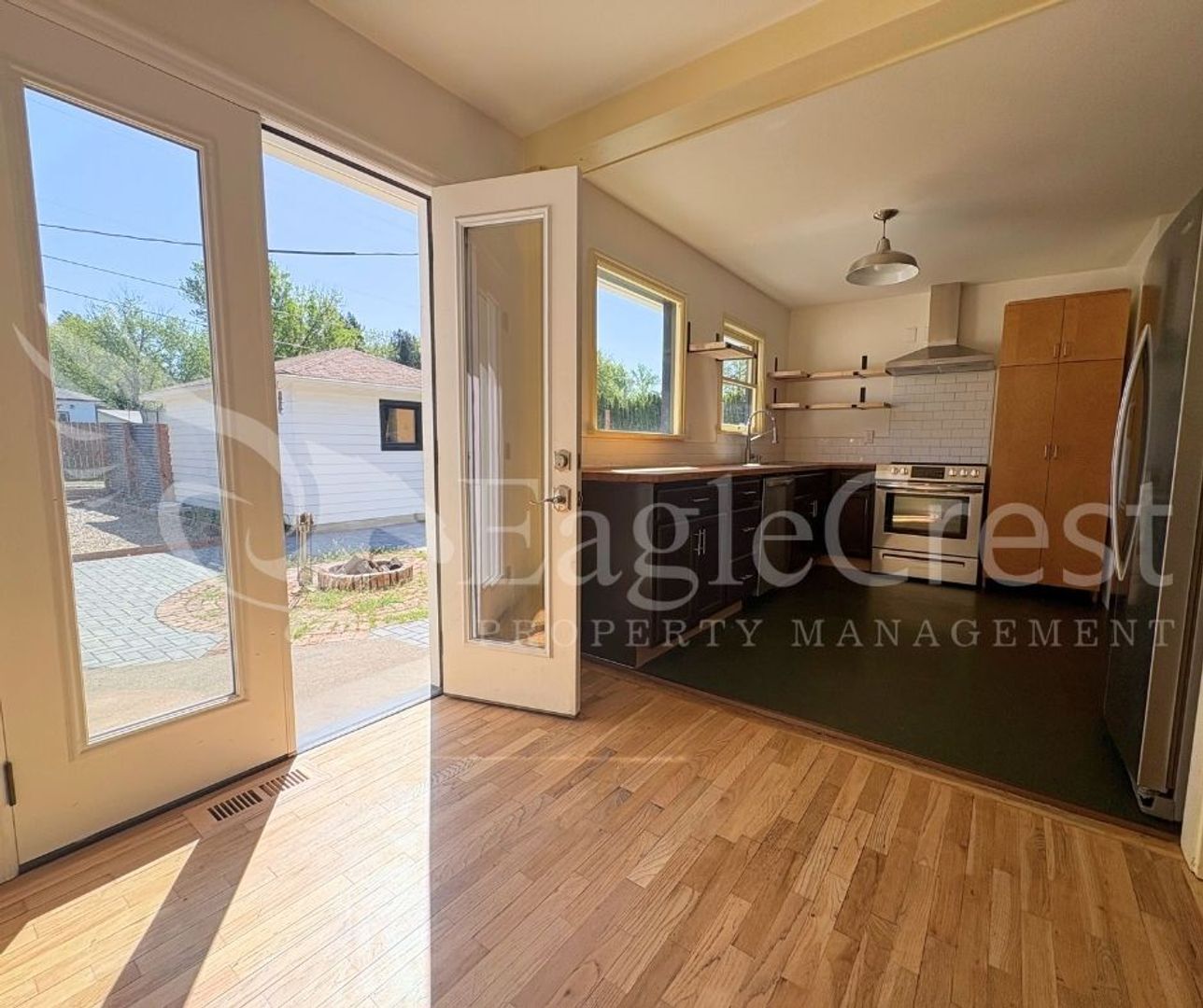 Building Photo - Charming 2 Bed, 2 Bath Home with Updated Kitchen & Outdoor Living Space