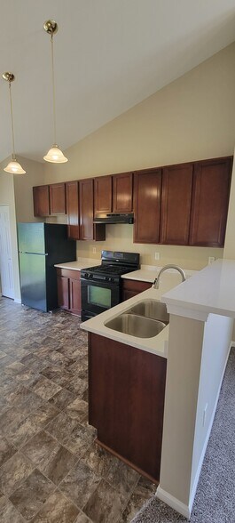 Kitchen - 7601 E 112th Ave