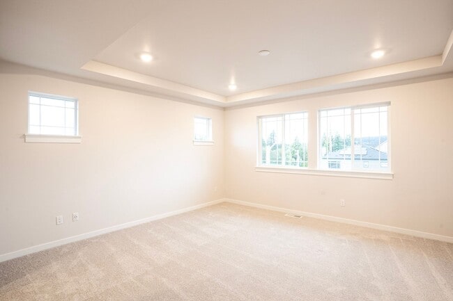 Building Photo - Stunning new construction!
