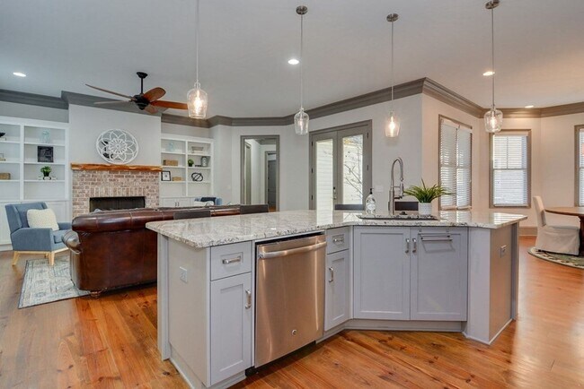 Building Photo - 3057 Leaning Oak Way