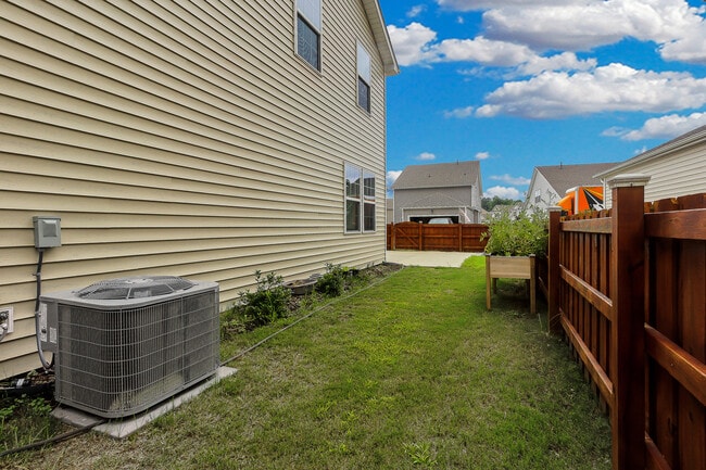 Building Photo - 1011 Yellowwood Aly