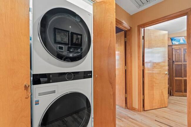 Building Photo - Cozy Green Mountain Falls Cottage