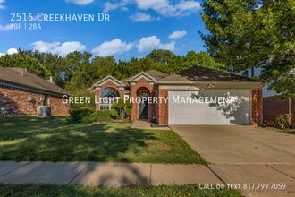 Building Photo - 2516 Creekhaven Dr