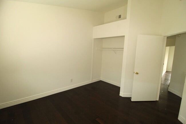 Building Photo - Cape Weston Condo with Great Layout!