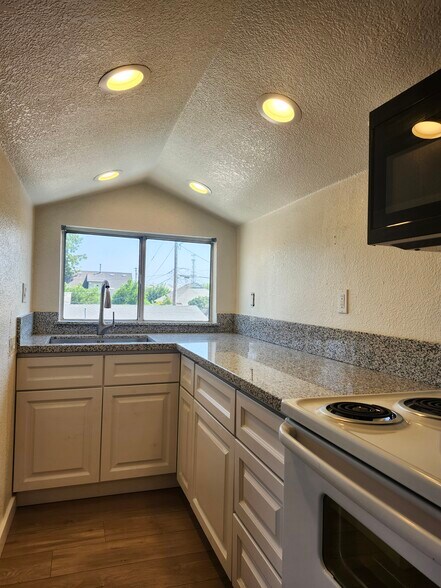 Kitchen - 400 S Laurel St